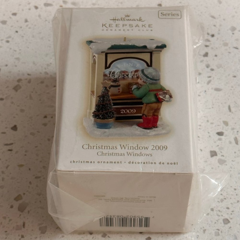 NIB Hallmark Keepsake Ornament Club Exclusive Christmas Window 2009